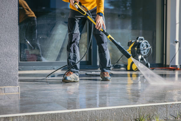 Best Animal Enclosure Cleaning  in Manitowoc, WI